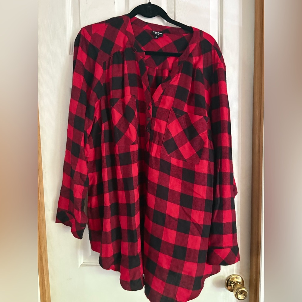 Size 3 Torrid Red and Black Plaid Blouse